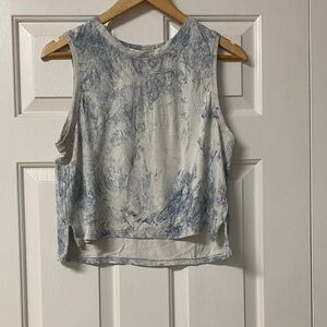 Lululemon Cropped Marble Pattern Sleeveless Tank Top in Blue Like New Size 4/6